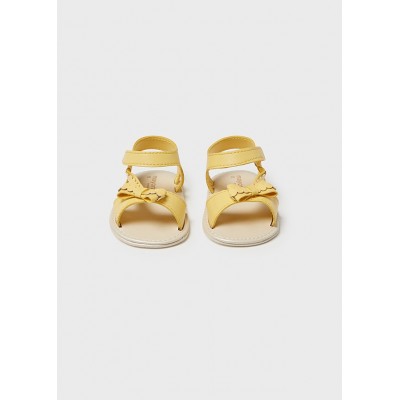Βρεφικά παπούτσια αγκαλιάς για κορίτσι κίτρινα 22-09522-025 MAYORAL NEWBORN